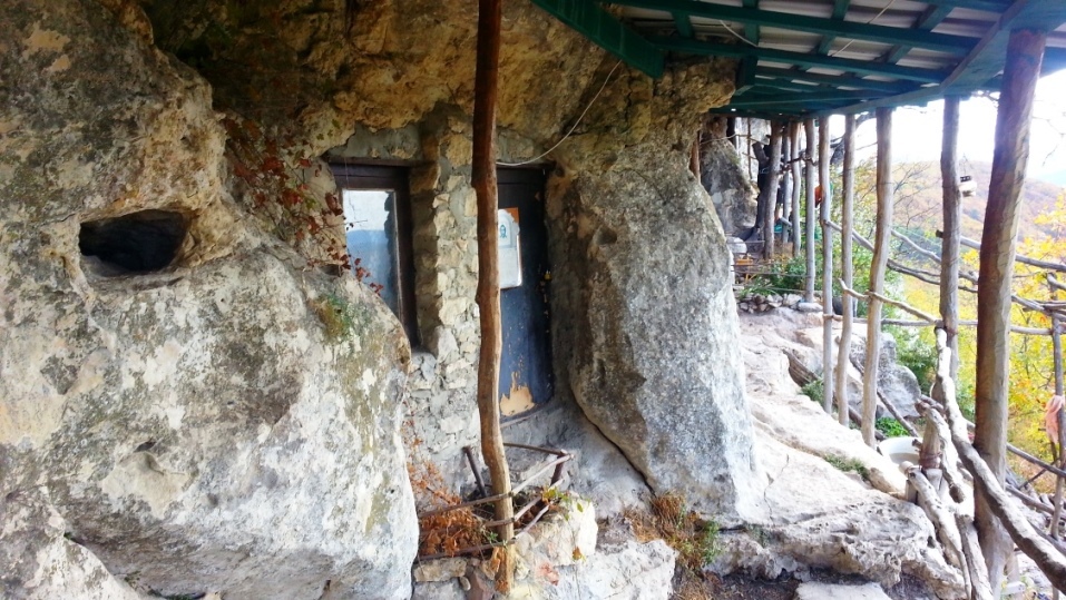 Пещерный монастырь Шулдан, горный Крым