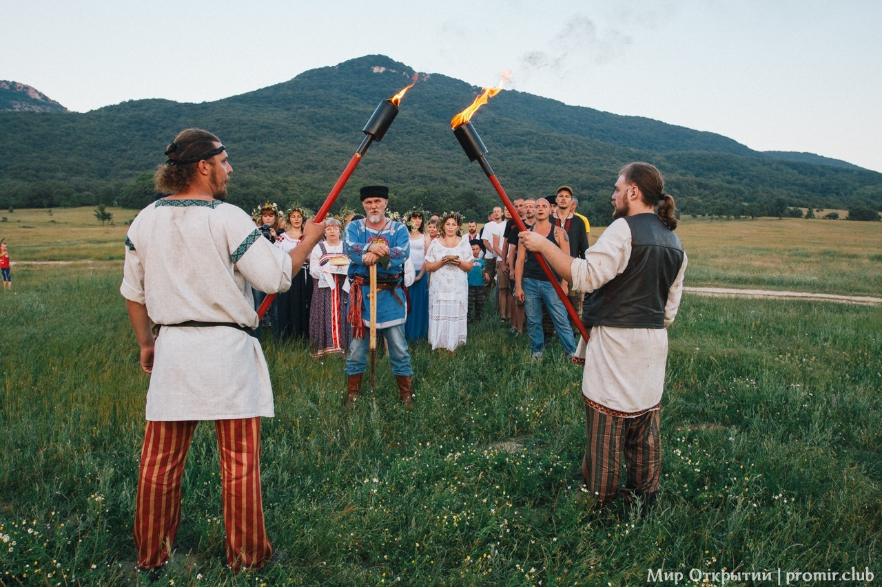 Ритуал на празднике «Купальские огни», Байдарская долина