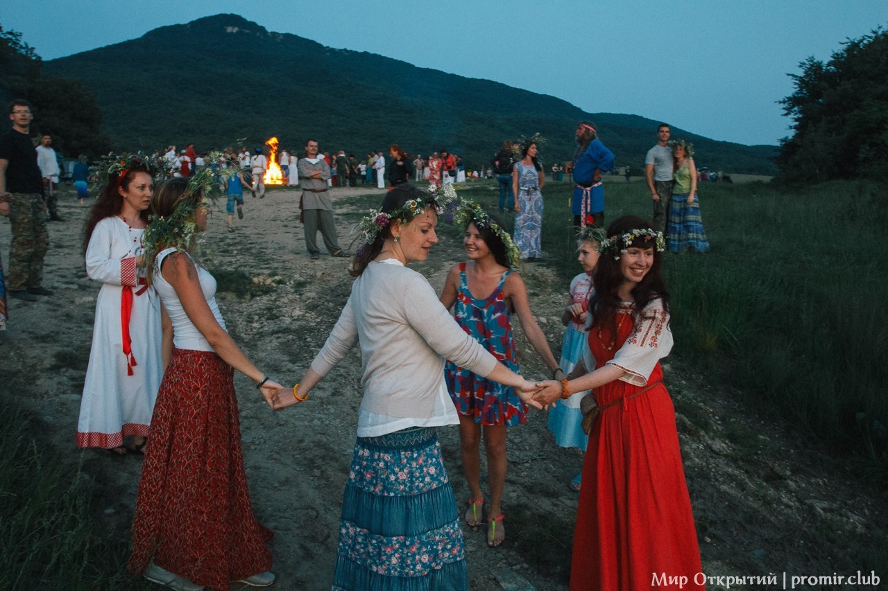 Ритуал на празднике «Купальские огни», Байдарская долина