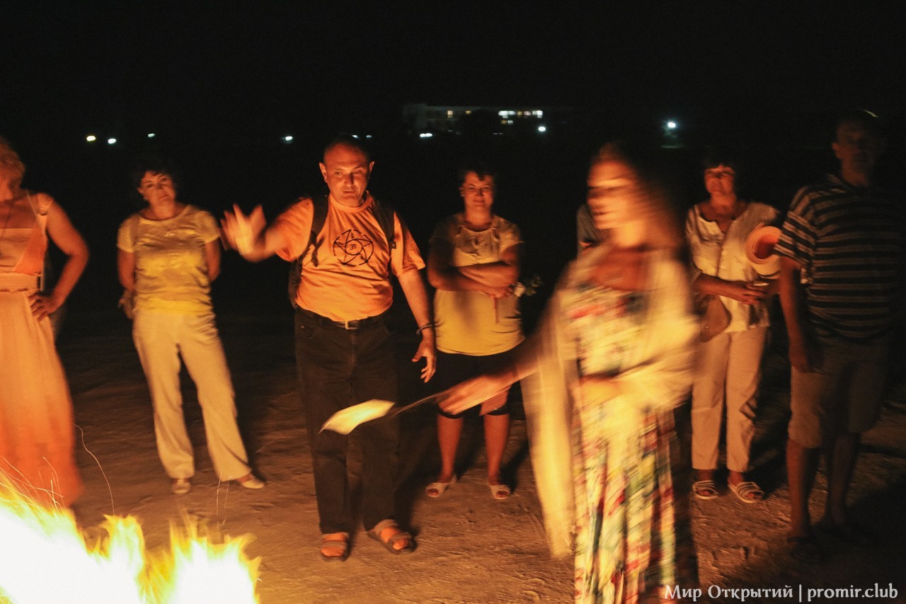 Ночной ритуал, берег Азовского моря